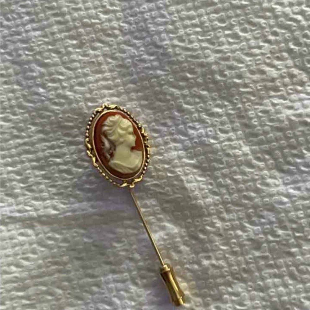 Vintage Gold and Cream Cameo Brooch